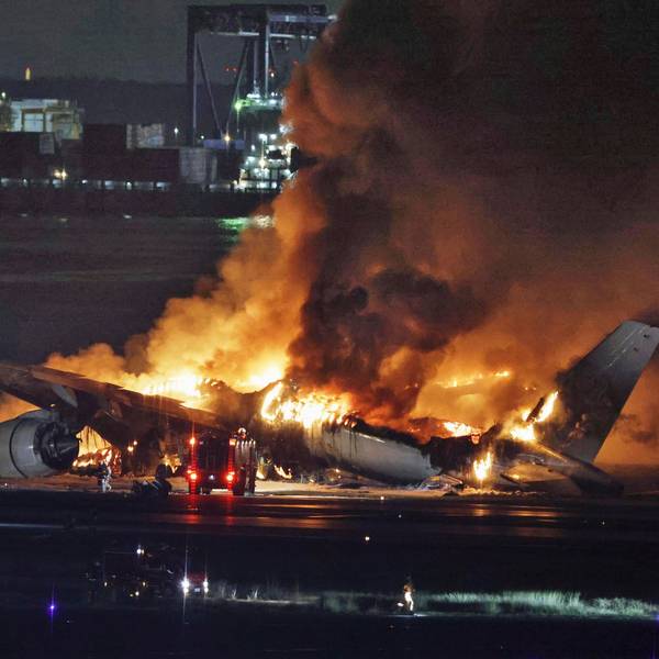 Unglück am Flughafen Haneda in Tokio: Ein Airbus-Passagierflugzeug und ein Flugzeug der japanischen Küstenwache sind zusammengestoßen.