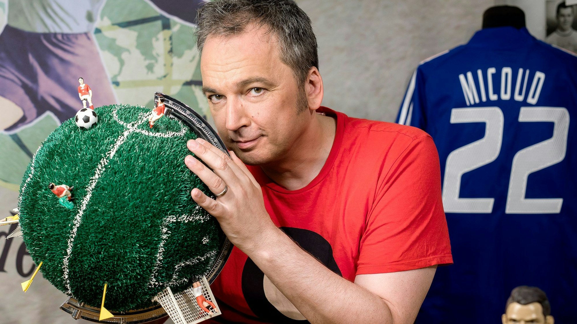 Arnd Zeigler wird künftig nicht mehr mit „Zeiglers wunderbare Welt des Fußballs“ im WDR-Radio zu hören sein. (Archivbild)