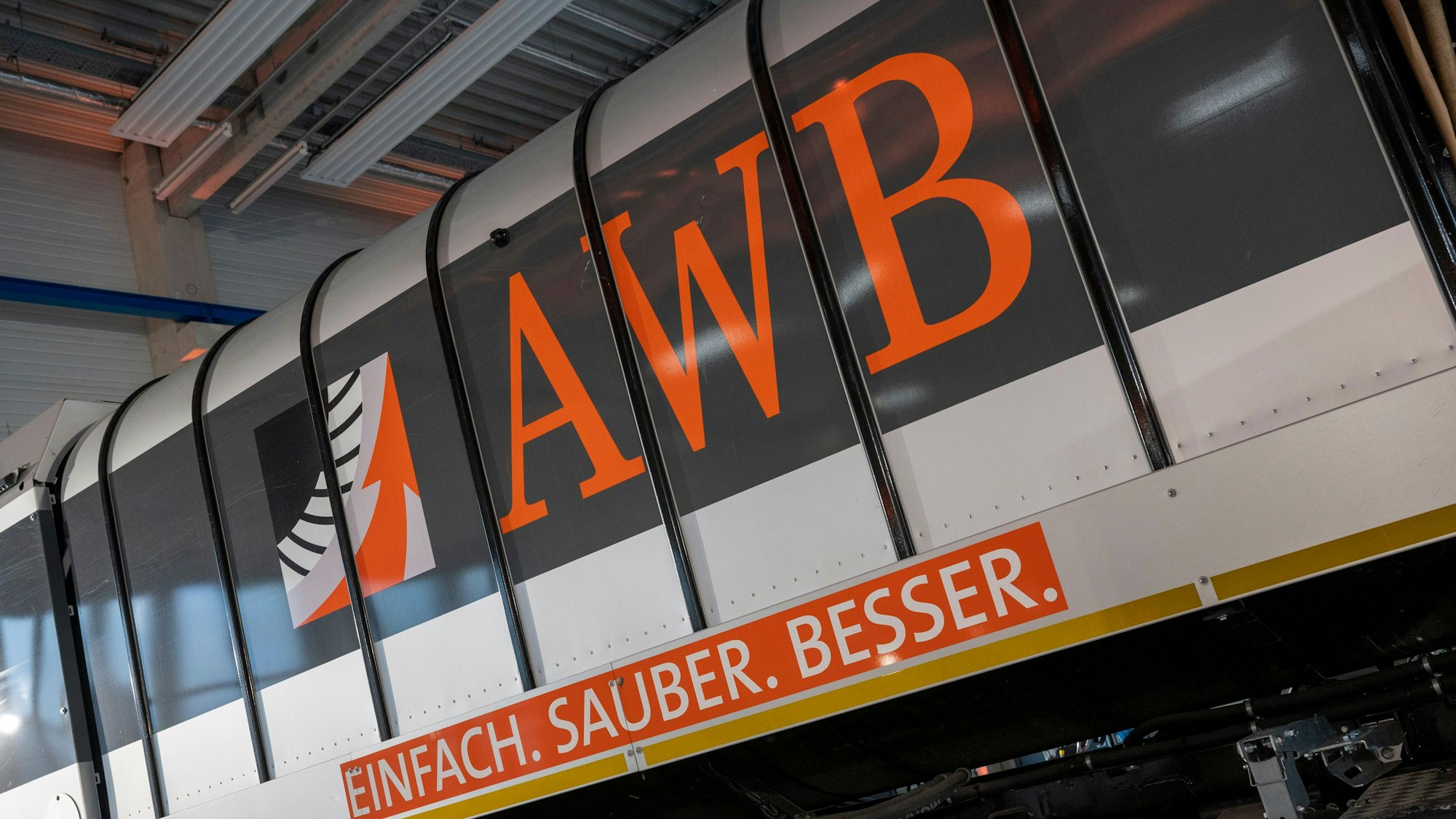 Das Bild zeigt ein Fahrzeug der AWB.