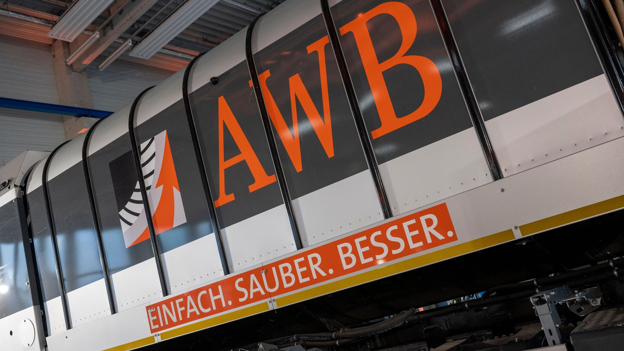 Das Foto zeigt ein Fahrzeug der AWB.