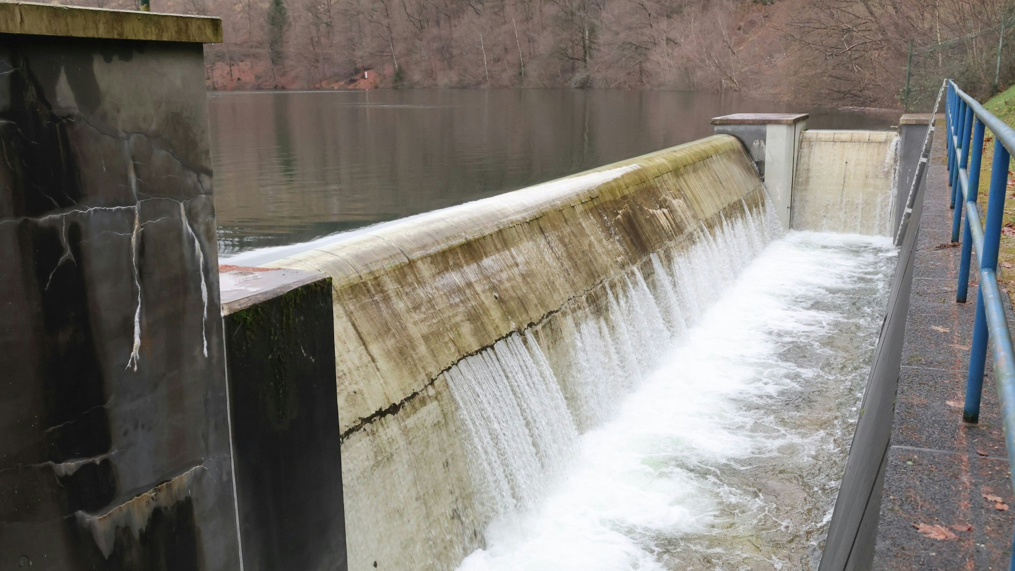 Überlauf Genkeltalsperre.