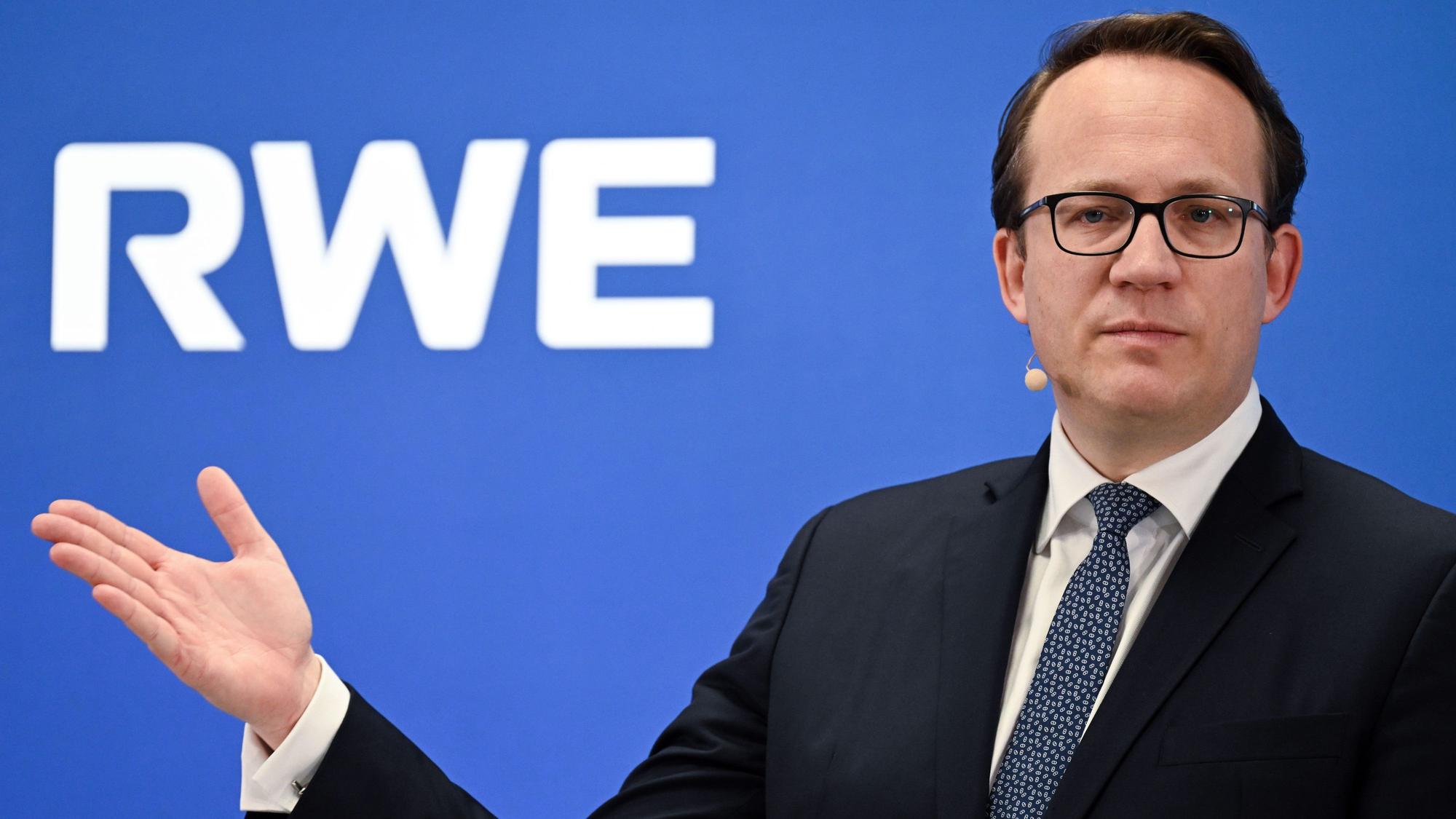 Markus Krebber, Vorstandsvorsitzender der RWE AG, beantwortet Fragen von Journalisten.
