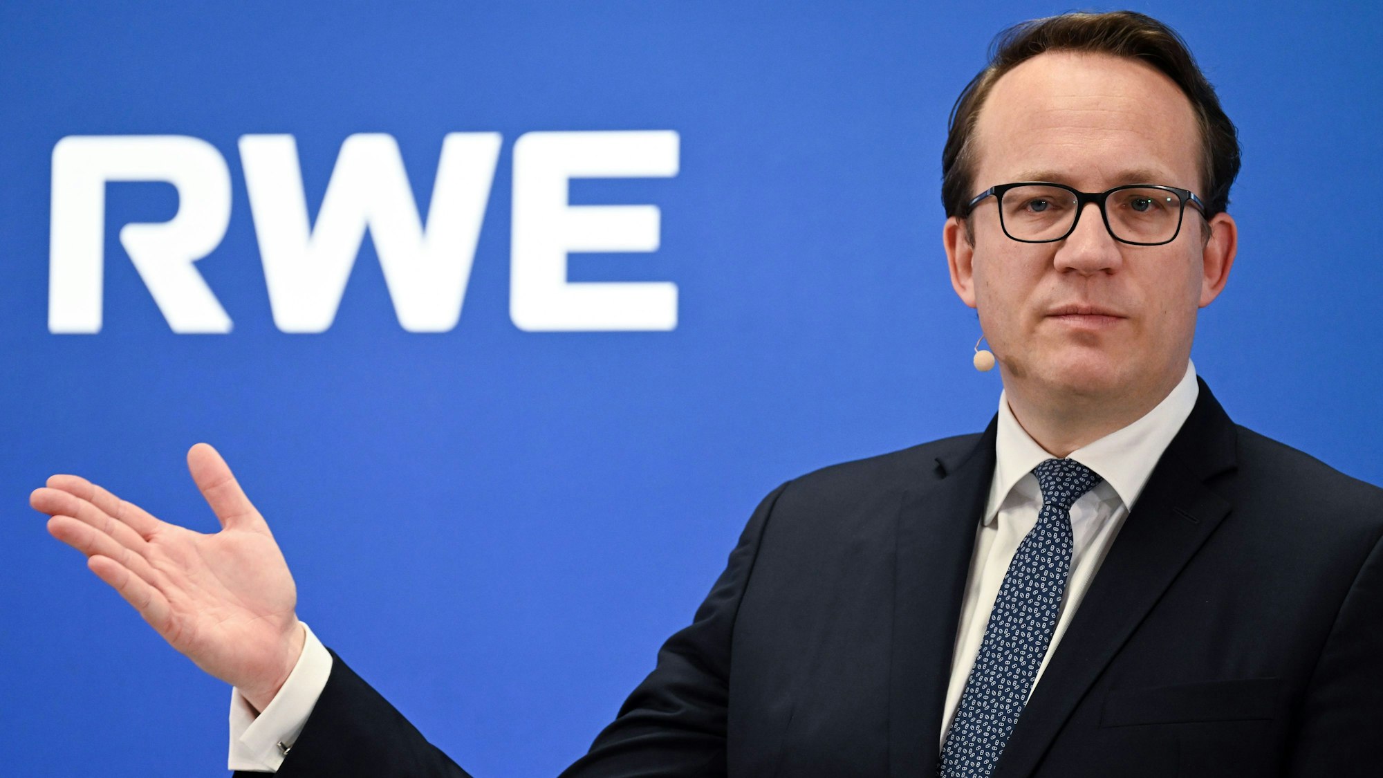Markus Krebber, Vorstandsvorsitzender der RWE AG, beantwortet Fragen von Journalisten.