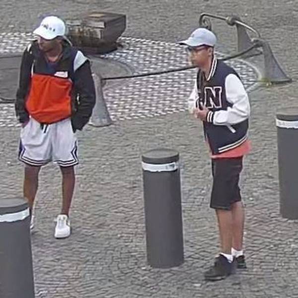 Diese zwei unbekannte Männer sollen einem 35-jährigen Dürener in der Kölner Innenstadt das Handy geraubt haben.