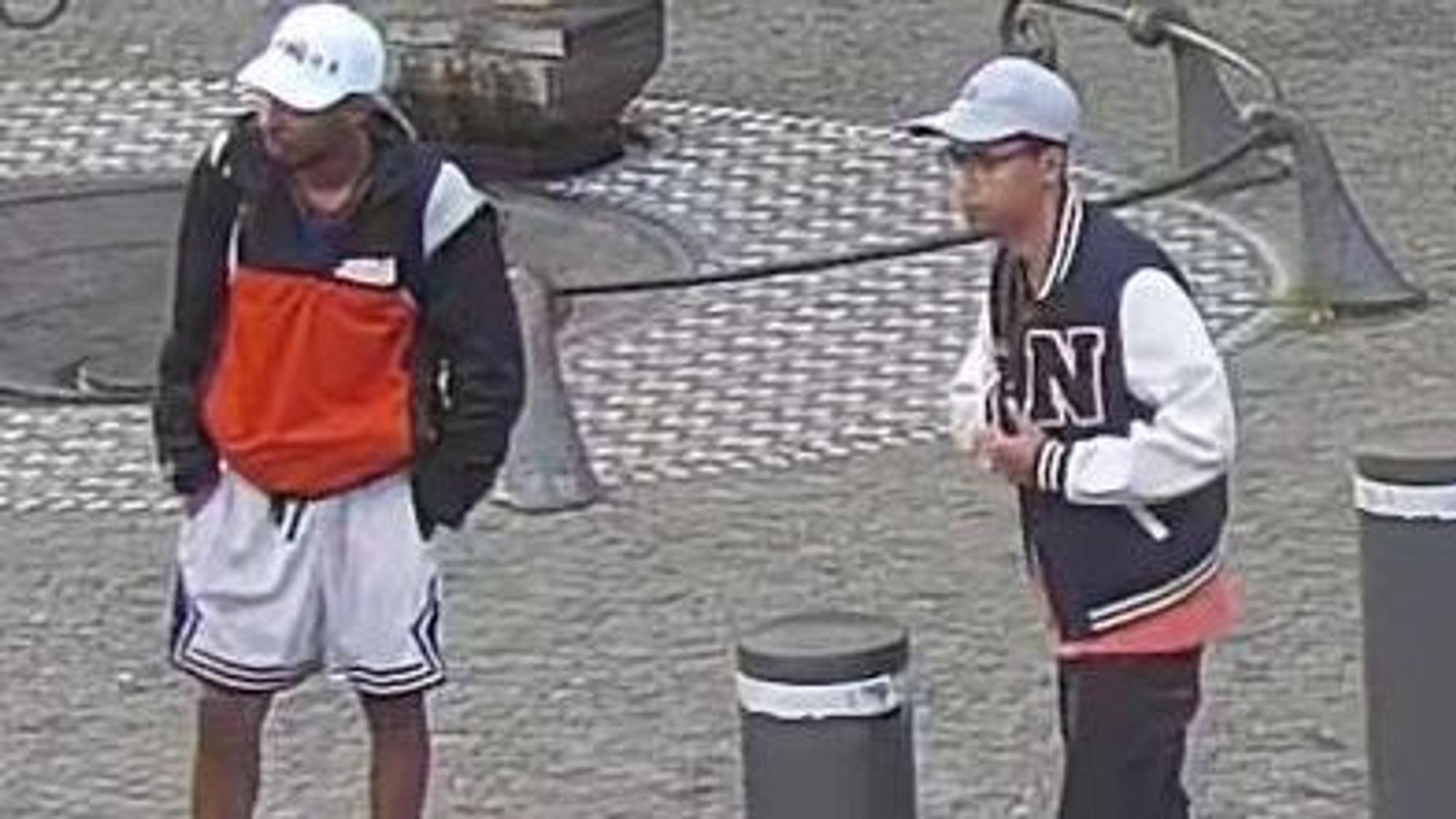 Diese zwei unbekannte Männer sollen einem 35-jährigen Dürener in der Kölner Innenstadt das Handy geraubt haben.