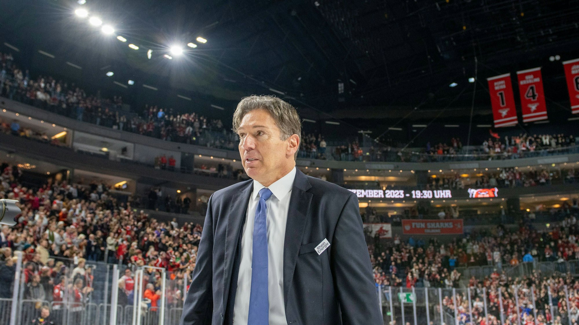 DEL Kölner Haie - Nürnberg Ice Tigers, 17.12.2023 Uwe Krupp DEL Kölner Haie - Nürnberg Ice Tigers, 17.12.2023 *** DEL Cologne Sharks Nuremberg Ice Tigers, 17 12 2023 Uwe Krupp DEL Cologne Sharks Nuremberg Ice Tigers, 17 12 2023 Copyright: xBEAUTIFULxSPORTS/Erlhofx