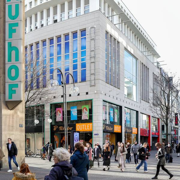 Die beiden Po-up-Stores neben dem Kaufhof ziehen aus.