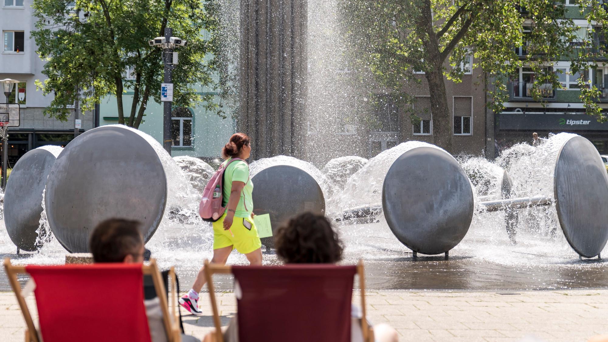 Der Brunnen sprudelt am Ebertplatz.