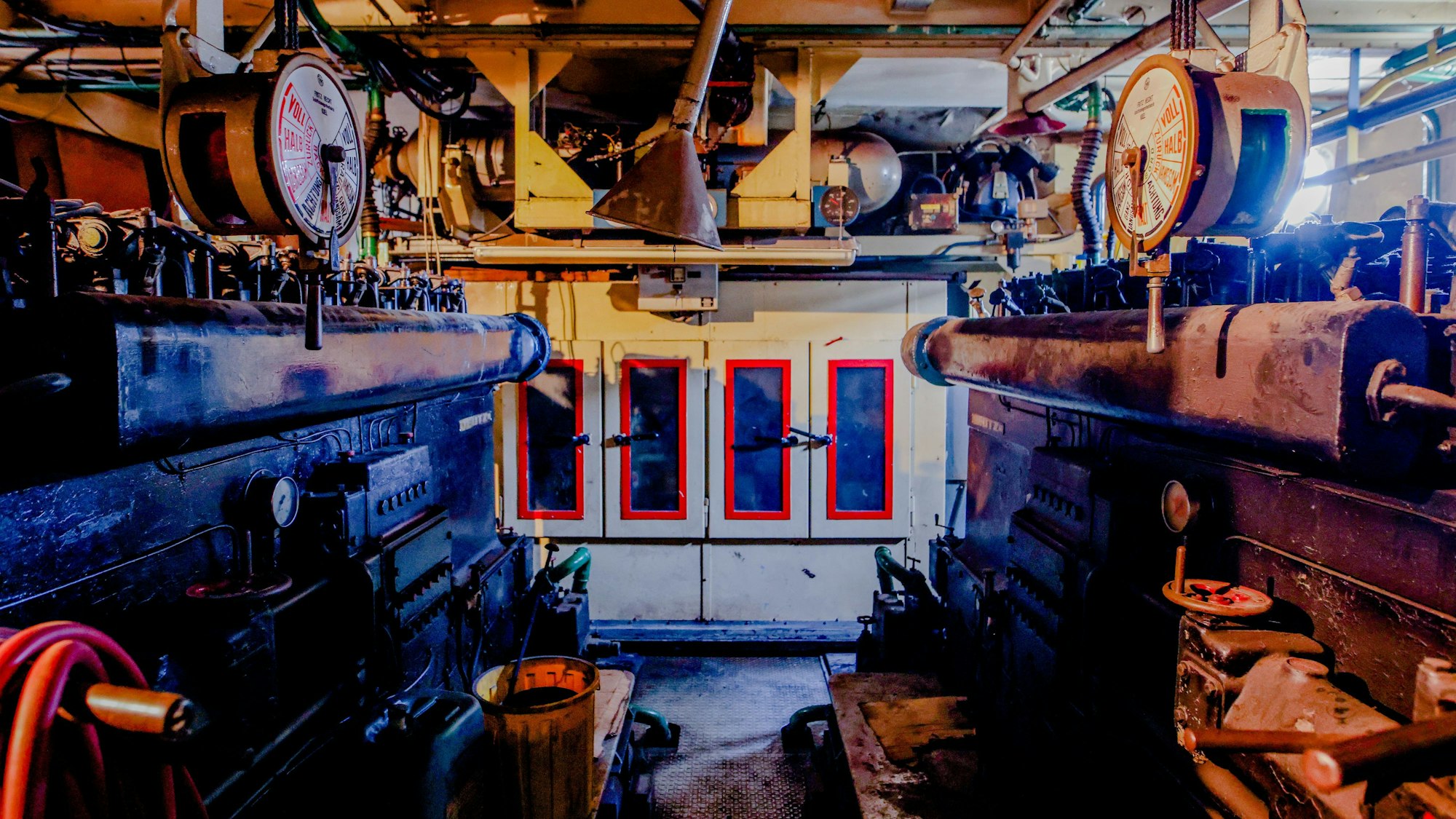 28.10.2022, Köln: Sanierungsarbeiten auf dem Ratsschiff „MS Stadt Köln“ im Rheinauhafen in Köln - Blick in den Maschinenraum. Foto: Thilo Schmülgen