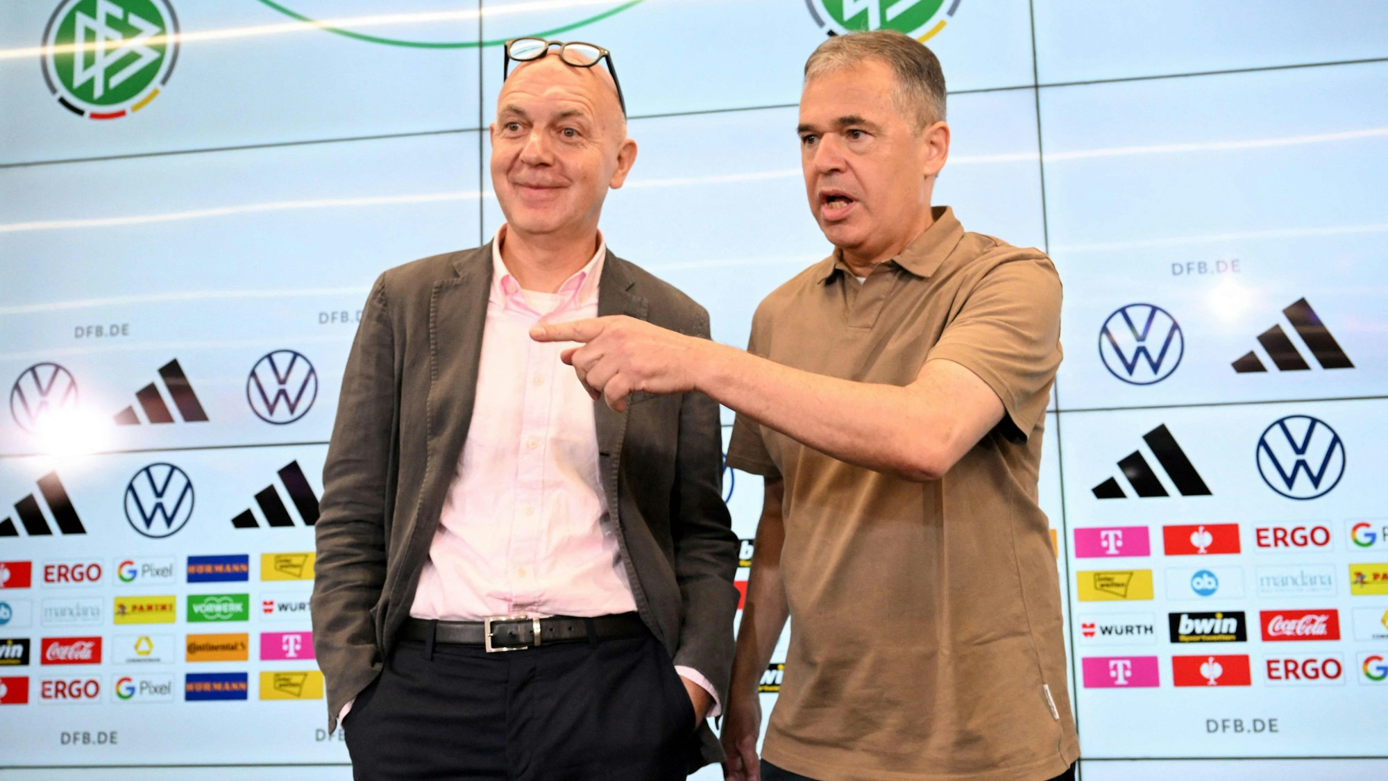 DFB-Präsident Bernd Neuendorf (l.) mit Andreas Rettig.