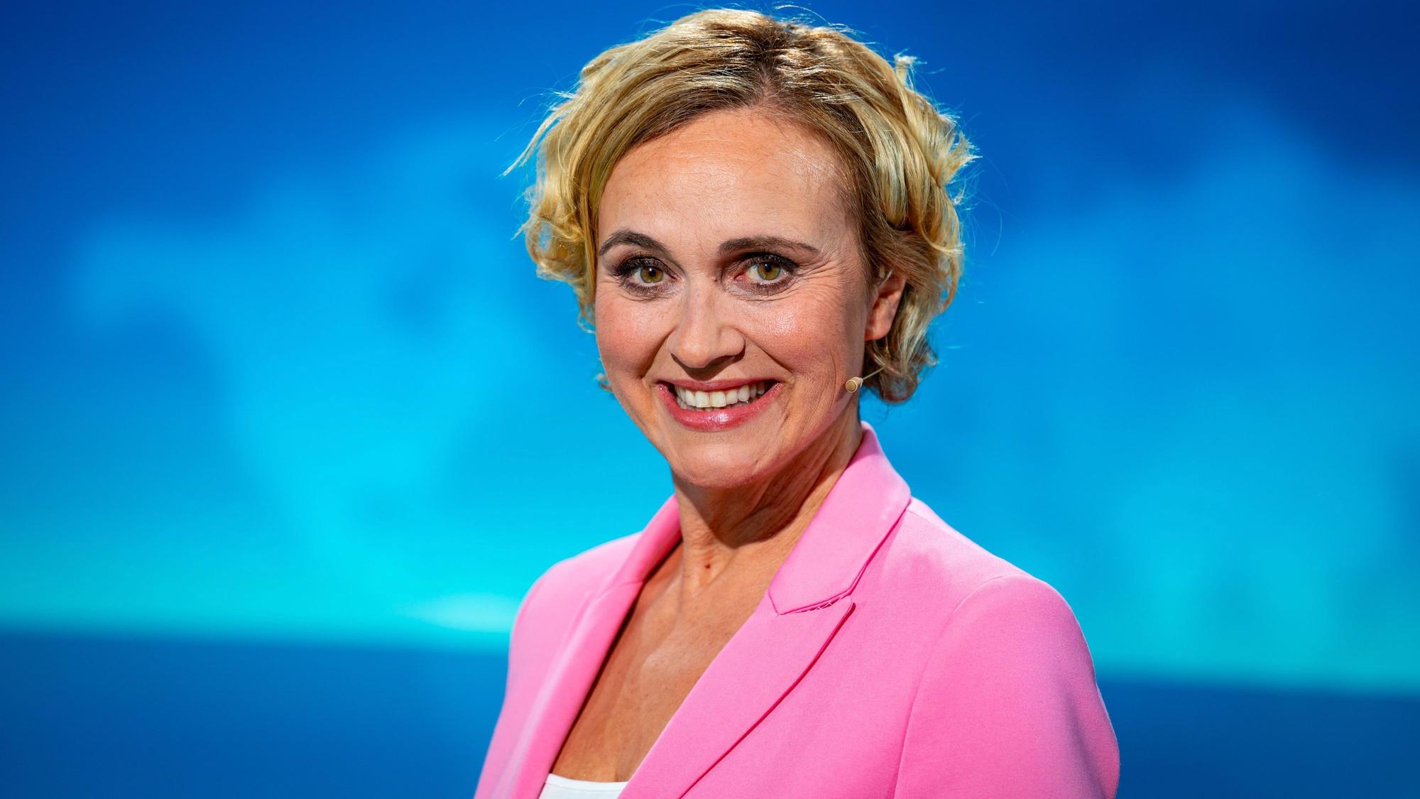 Moderatorin Caren Miosga steht vor ihrer letzten „Tagesthemen“-Sendung im Studio