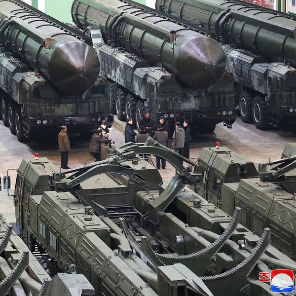 Nordkorea hat im Grenzgebiet zu Südkorea mehrere Hundert Granaten abgefeuert. Südkorea hat auf der Insel Yeonpyeong Evakuierungsmaßnahmen eingeleitet. Zuvor hatte Nordkoreas Machthaber Kim Jong Un den Ton verschärft.