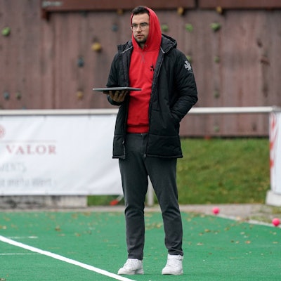 Yannick Dehoff Co-Trainer, TSVMH, Freisteller, Ganzkörper, Einzelbild, Aktion, Action, am Spielfeldrand, an der Seitenauslinie, 26.09.2020, Mannheim Deutschland, Hockey, 2. Bundesliga Gruppe Süd, Damen, TSV Mannheim - HG Nürnberg *** Yannick Dehoff Co-Trainer, TSVMH, full body, single frame, action, action, on the sidelines, 26 09 2020, Mannheim Germany, Hockey, 2 Bundesliga Group South, Women, TSV Mannheim HG Nürnberg xozx