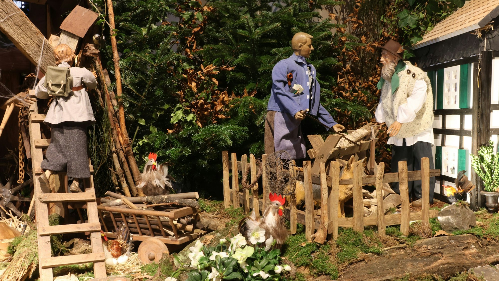 Wipperfürth: Die Krippe in St. Nikolaus zeigt bäuerliches Leben Anfang des 19. Jahrhunderts in vielen Details.