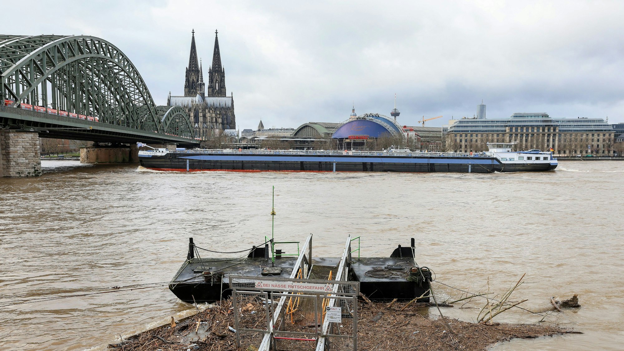 Hochwasser am Rhein in Köln.
Pegelstand bei 7,46 m.
Foto: Michael Bause