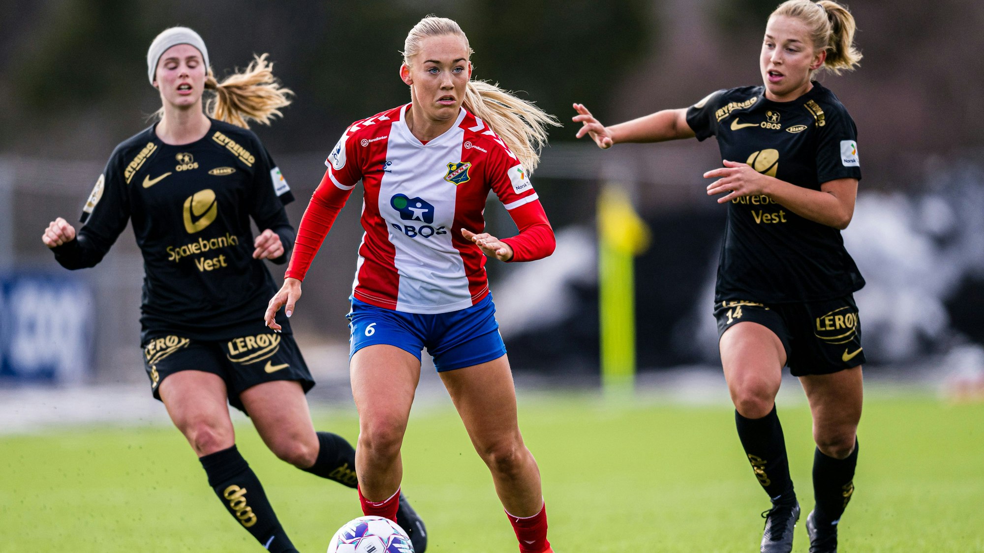 230325 Julie Aune Jorde of Lyn and Rikke Bogetveit Nygard of Brann during the Toppserien football match between Lyn and Brann on March 25, 2023 in Oslo. Photo: Marius Simensen / BILDBYRAN / Cop 238 bbeng brann dam football fotball fotboll lyn skb tfk toppserien *** 230325 Julie Aune Jorde of Lyn and Rikke Bogetveit Nygard of Brann during the Toppserien football match between Lyn and Brann on March 25, 2023 in Oslo Photo Marius Simensen BILDBYRAN Cop 238 bbeng brann dam football football fotboll lyn skb tfk toppserien, PUBLICATIONxNOTxINxSWExNORxAUT Copyright: MARIUSxSIMENSEN BB230325BB726