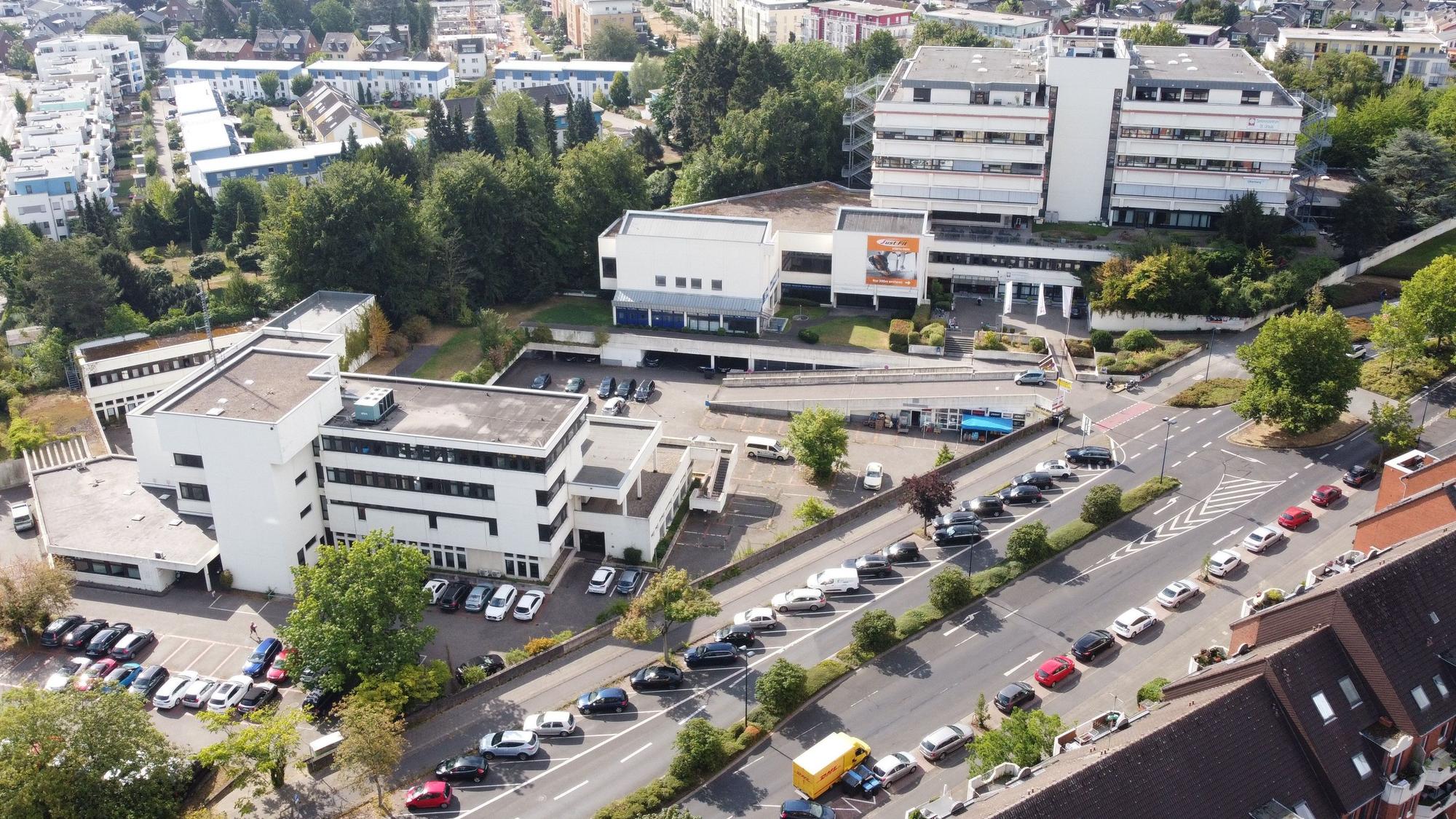Das Bild zeigt das Gelände des alten Kreishauses in Hürth.