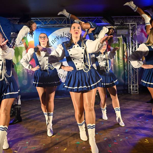 Vilkerath. Jubiläumssitzung anl. 77 Jahre KG Vilkerather Narren. Tanzcorps Blau-Weiss Vilkerath