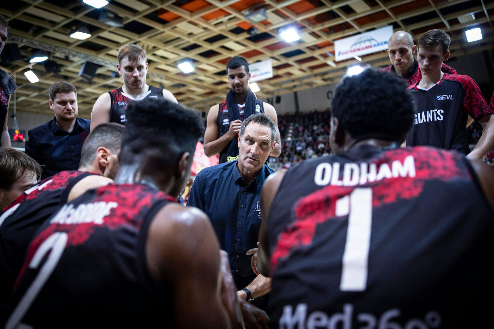 Basketball ProB Nord, Bayer Giants Leverkusen vs. Rheinstars Köln, 23.12.23 Hans-Jürgen Gnad Trainer Bayer Giants Leverkusen beim Timeout Leverkusen, 23.12.23 - Basketball ProB Nord, Bayer Giants Leverkusen vs. Rheinstars Köln *** Basketball ProB North, Bayer Giants Leverkusen vs Rheinstars Cologne, 23 12 23 Hans Jürgen Gnad Coach Bayer Giants Leverkusen at timeout Leverkusen, 23 12 23 Basketball ProB North, Bayer Giants Leverkusen vs Rheinstars Cologne Copyright: xBEAUTIFULxSPORTS/AxelxKohringx