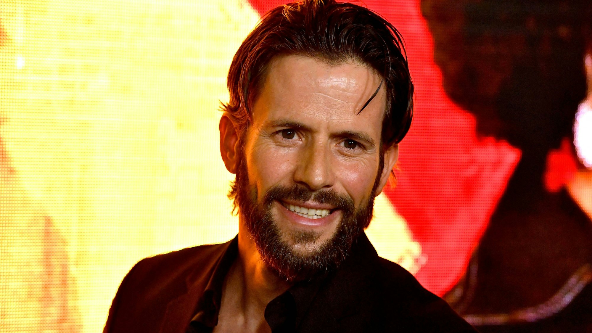 Christian Oliver lächelt in die Kamera.