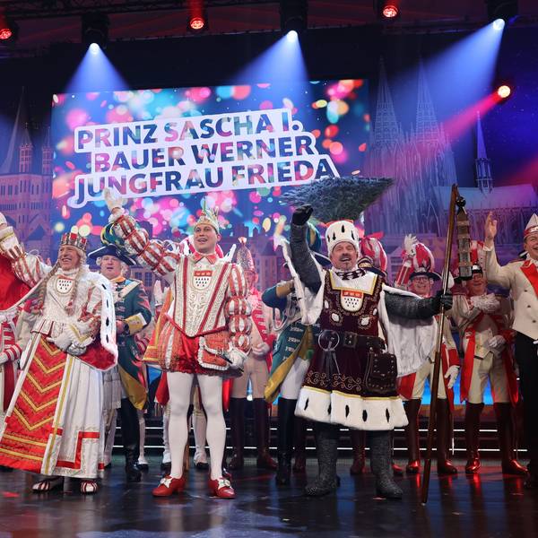 05.01.2024
Köln:
Prinzenproklamation des Kölner Dreigestirns der Session 2024
Das designierte Kölner Dreigestirn wird offiziell ins Amt gehoben und regiert ab diesem Zeitpunkt über die Jecken der Stadt.
Jungfrau Frieda, Prinz Sascha I. und Bauer Werner
Foto: Martina Goyert