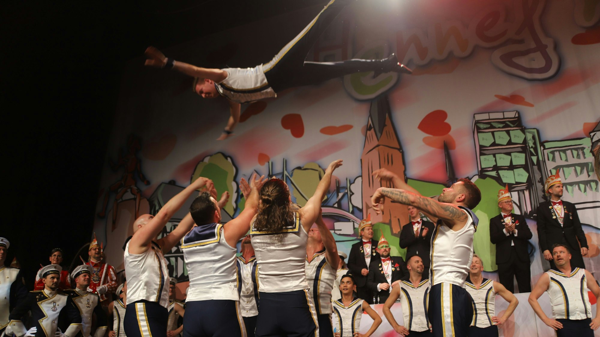 Stattgarde Colonia Ahoj begeisterte mit Akrobatik und präzisen Schrittfolgen.