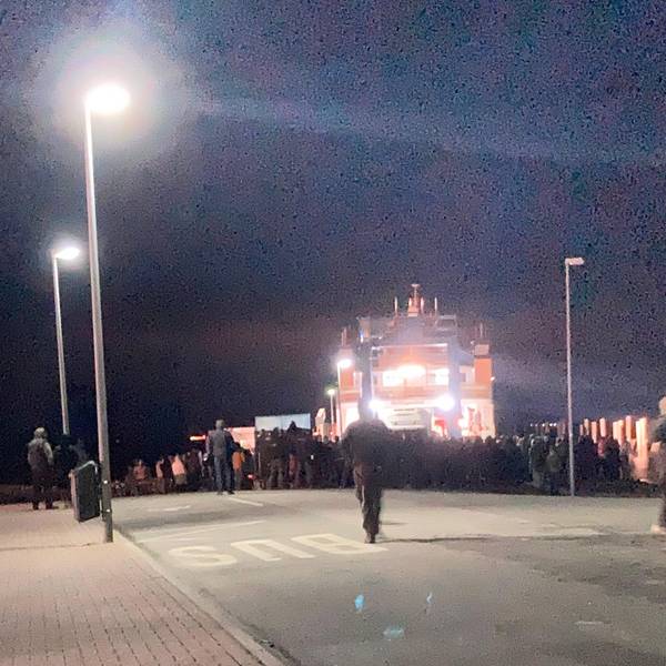 Wütende Bauern hindern Vizekanzler Robert Habeck (Grüne) in Schlüttsiel in Schleswig-Holstein am Donnerstagabend am Verlassen einer Fähre.