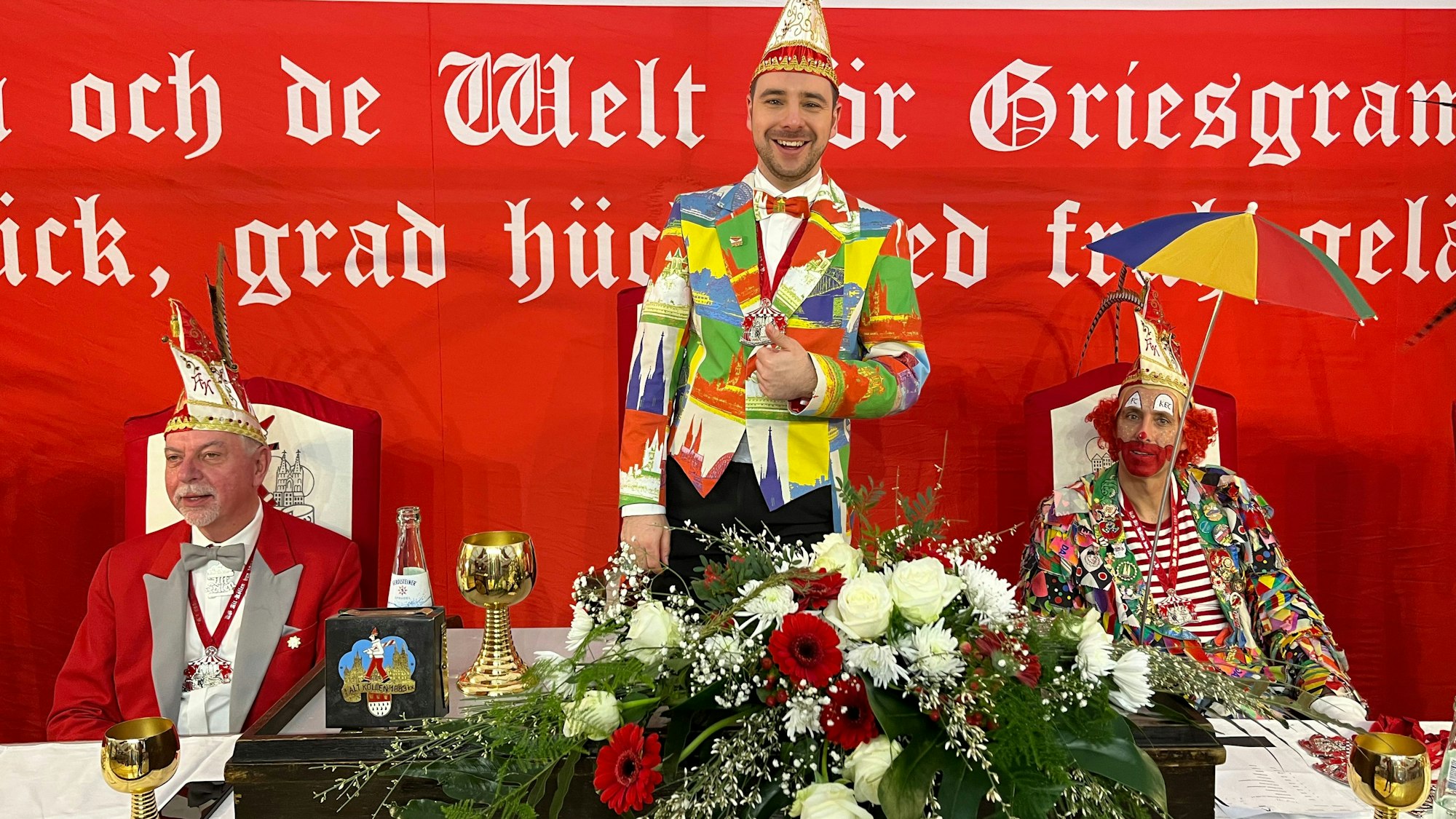 Stephan Henseler führt durch die Volkssitzung von Alt-Köllen.