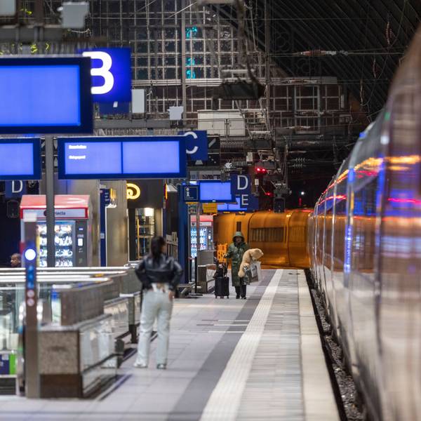 Leere Bahnsteige am Kölner Hauptbahnhof: Ab Mittwoch, 10. Januar, soll der Personen-Bahnverkehr durch die Lokführer-Gewerkschaft GDL bestreikt werden. (Symbolbild)