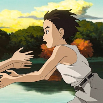 Der Junge und der Reiher Japan. Eine Szene aus dem neuen Toho-Film: The Boy and the Heron 2023. Ein kleiner Junge namens Mahito, der sich nach seiner Mutter sehnt, wagt sich in eine Welt, die von den Lebenden und den Toten geteilt wird. Dort hat der Tod ein Ende, und das Leben findet einen neuen Anfang. Eine halb-autobiografische Fantasie aus dem Kopf von Hayao Miyazaki.
