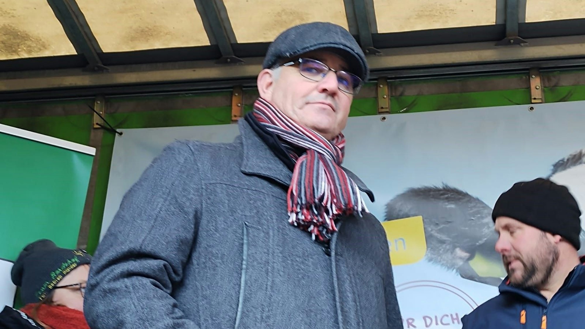 Kreis-Landwirt Helmut Dahmen spricht bei der Kundgebung in Euskirchen.