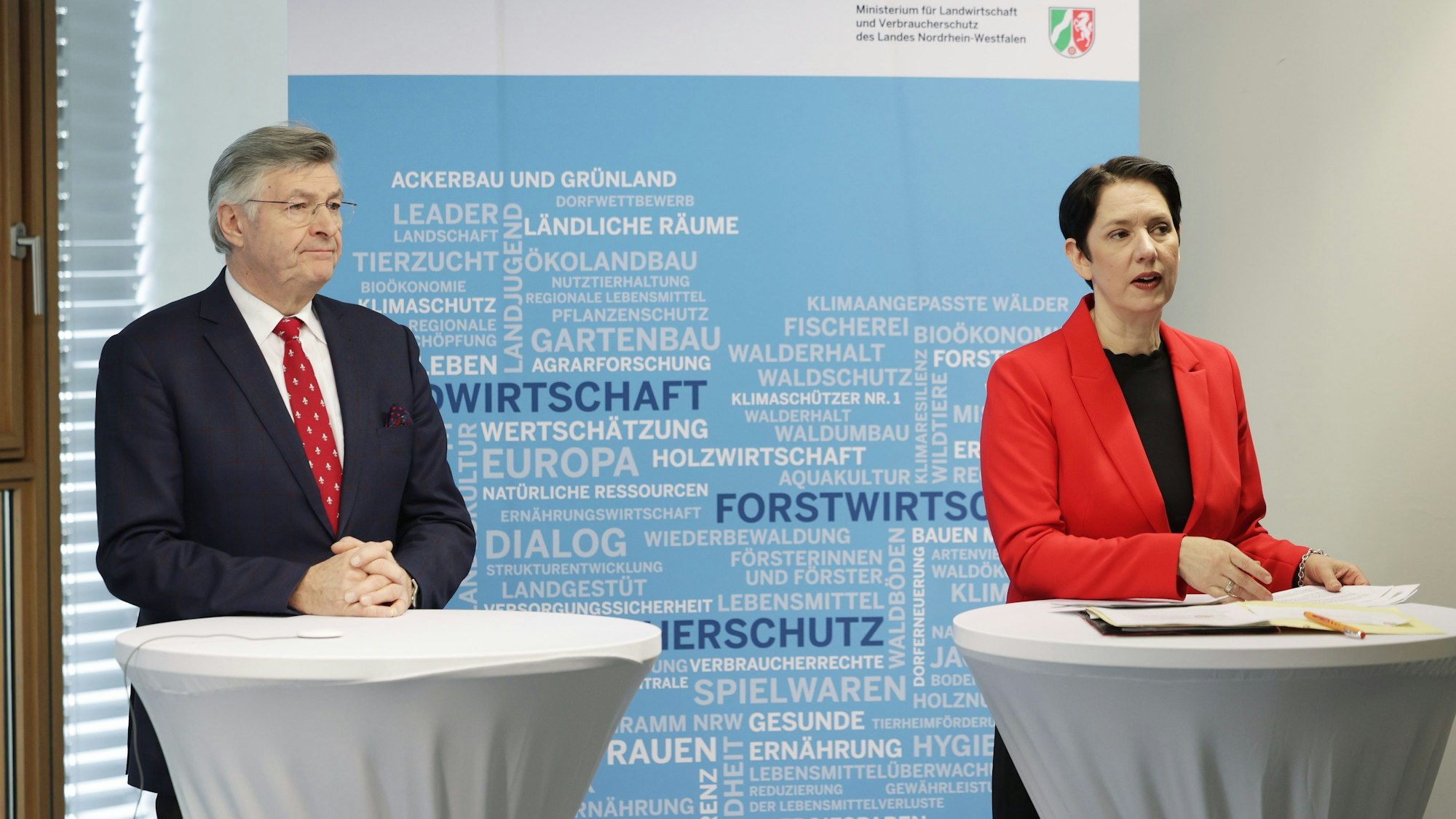 Silke Gorißen (CDU), Nordrhein-Westfälische Landwirtschaftsministerin, spricht bei eine Pressekonferenz neben Bernhard Conzen, Präsident des Rheinischen Landwirtschafts-Verbands.