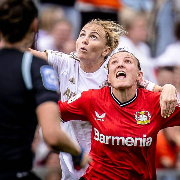 1. Frauen-Bundesliga Bayer 04 Leverkusen vs. Bayern Muenchen, 20.05.2023 Verena Wieder 31, Bayer 04 Leverkusen , links Glodis Perla Viggosdottir FC Bayern Muenchen, 4 waehrend der Begegnung Bayer 04 Leverkusen gegen den FC Bayern Muenchen an Spieltag 21 der Frauen-Fussball-Bundesliga am 20.05.2023 im Ulrich-Haberland-Stadion in Leverkusen. DFL REGULATIONS PROHIBIT ANY USE OF PHOTOGRAPHS AS IMAGE SEQUENCES AND/OR QUASI-VIDEO. *** 1 Women Bundesliga Bayer 04 Leverkusen vs Bayern Muenchen, 20 05 2023 Verena Wieder 31, Bayer 04 Leverkusen , left Glodis Perla Viggosdottir FC Bayern Muenchen, 4 during the match Bayer 04 Leverkusen vs FC Bayern Muenchen on matchday 21 of the women soccer Bundesliga on 20 05 2023 at Ulrich Haberland Stadium in Leverkusen DFL REGULATIONS PROHIBIT ANY USE OF PHOTOGRAPHS AS IMAGE SEQUENCES AND OR QUASI VIDEO Copyright: xBEAUTIFULxSPORTS/AxelxKohringx