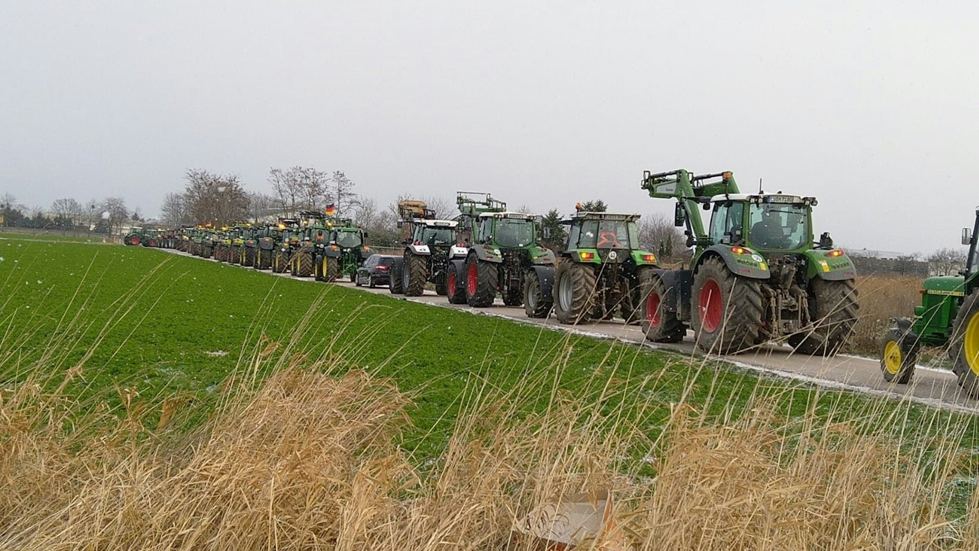 Auch in Schweinheim treffen sich die Landwirte, um geschlossen zur Kundgebung nach Euskirchen zu fahren