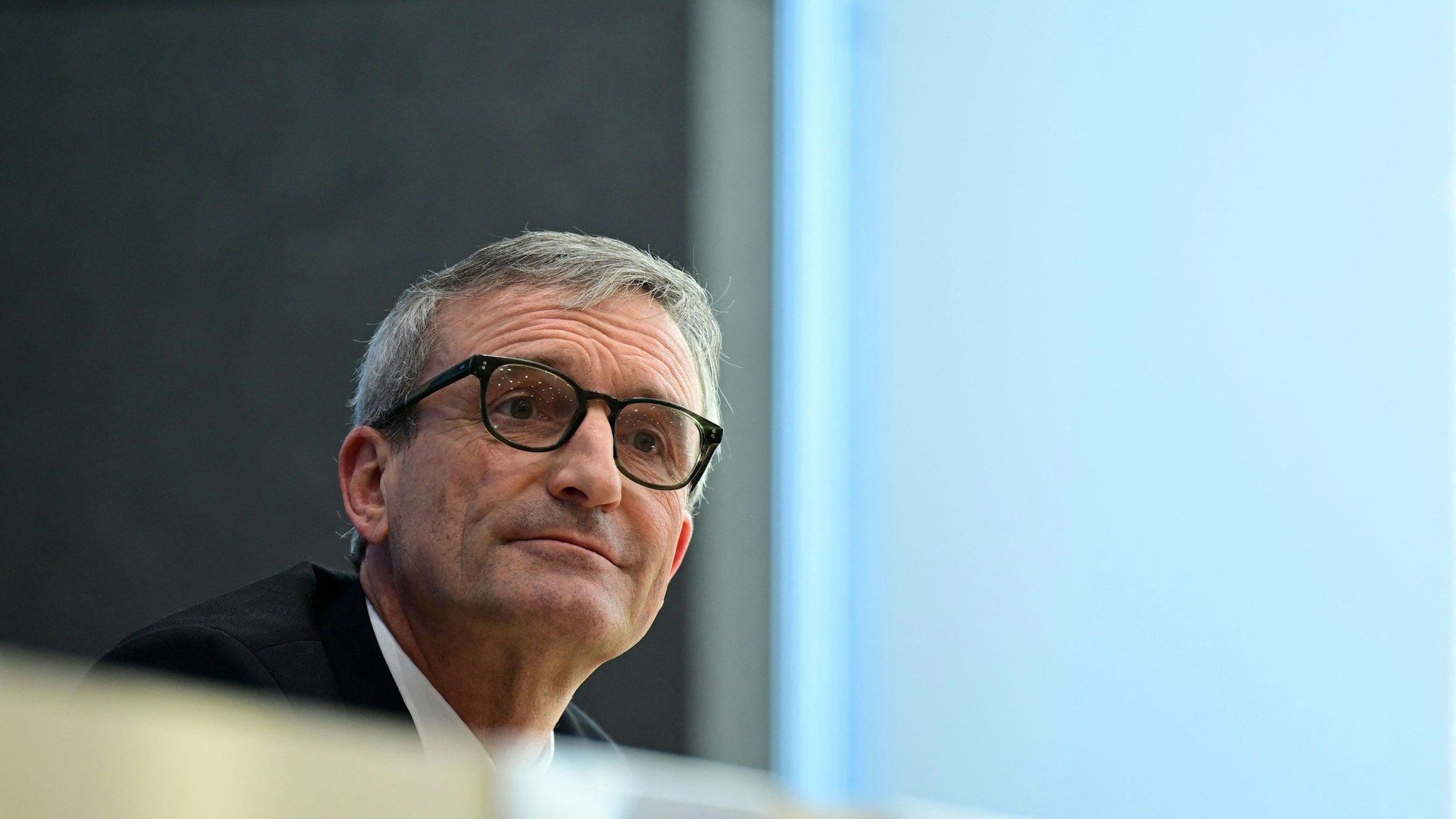 Thomas Geisel bei der Pressekonferenz in Berlin.