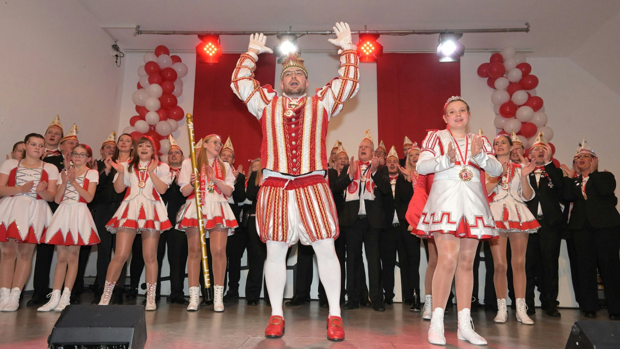 Heiligenhaus hüpft vor Begeisterung. Prinz Dennis I. auch.