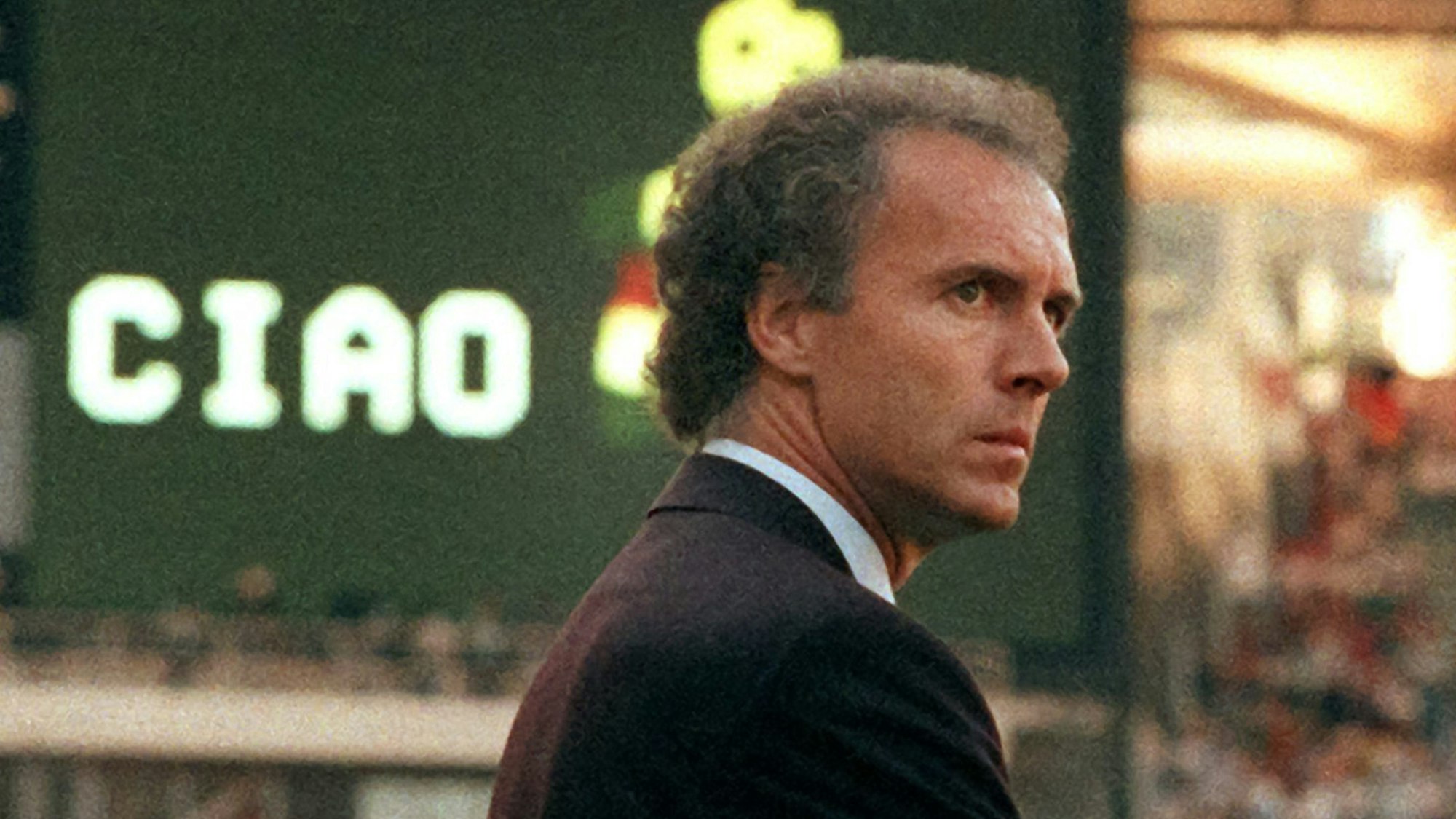 Rom am 8.7.1990: Franz Beckenbauer am Rand des Spielfeldes im Olympiastadion.