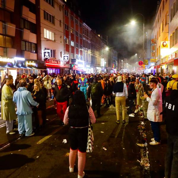 Die Zülpicher Straße am Abend des 11.11.
