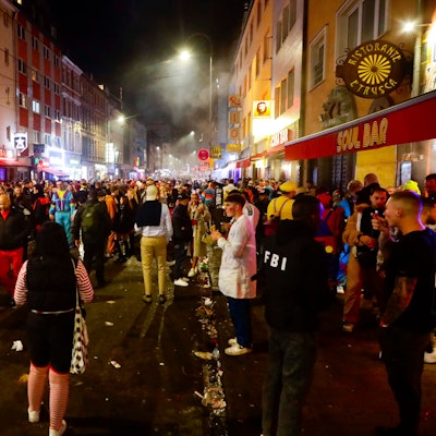 Die Zülpicher Straße am Abend des 11.11.