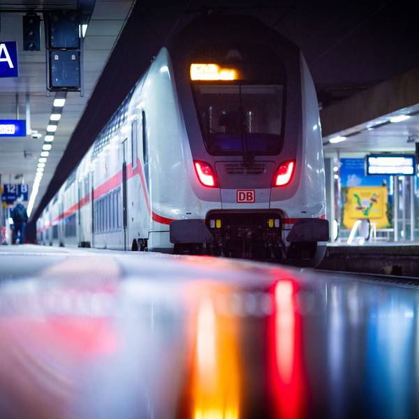 Ein Zug steht im Hauptbahnhof Hannover. Die Deutsche Bahn ist mit dem Versuch gescheitert, den geplanten Lokführerstreik mit juristischen Mitteln zu stoppen.