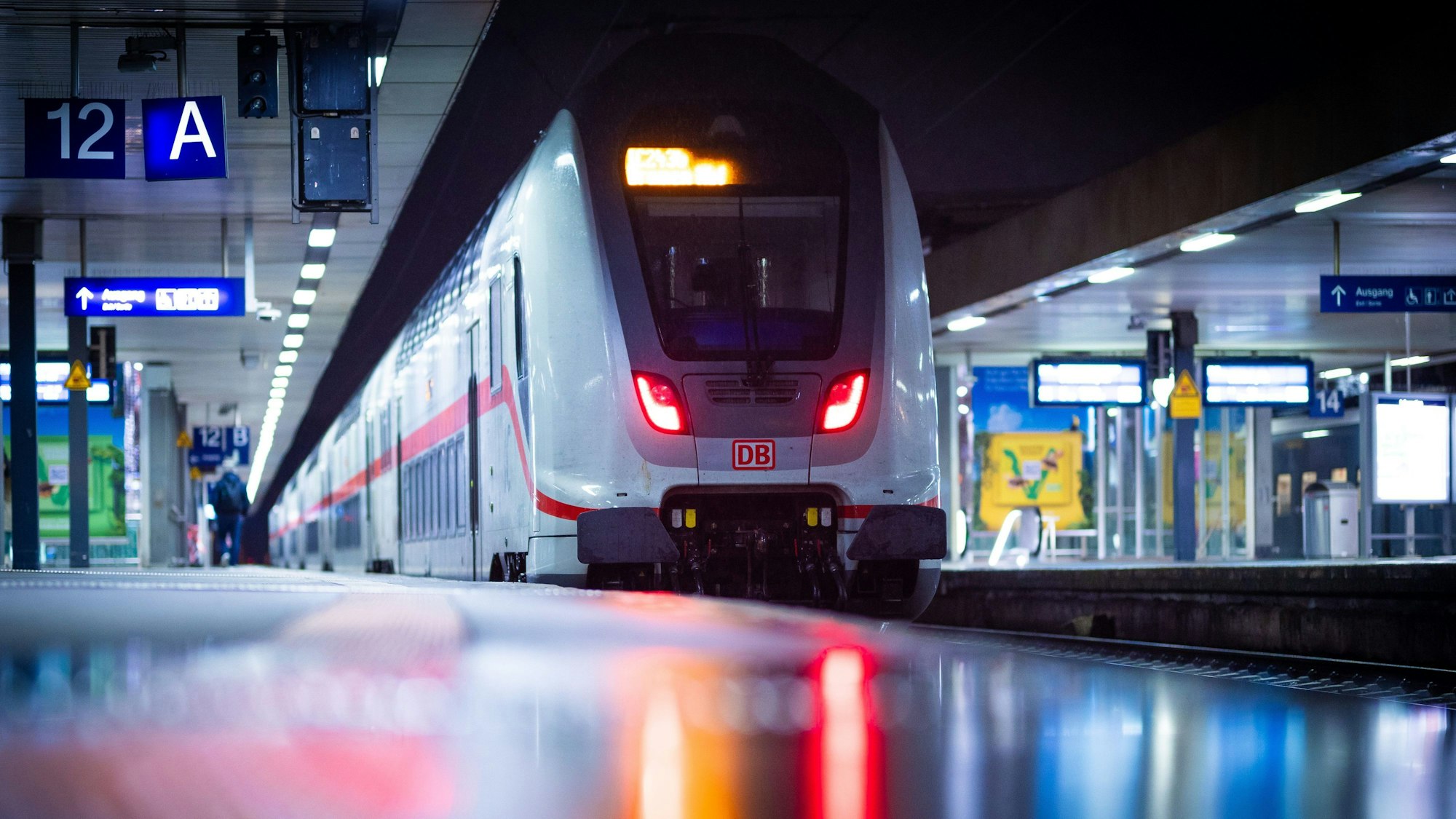 Ein Zug steht im Hauptbahnhof Hannover. Die Deutsche Bahn ist mit dem Versuch gescheitert, den geplanten Lokführerstreik mit juristischen Mitteln zu stoppen.