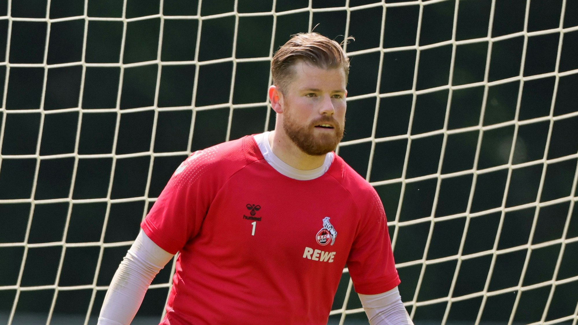Timo Horn beim 2023 Training des 1. FC Köln, Horns Heimatverein.