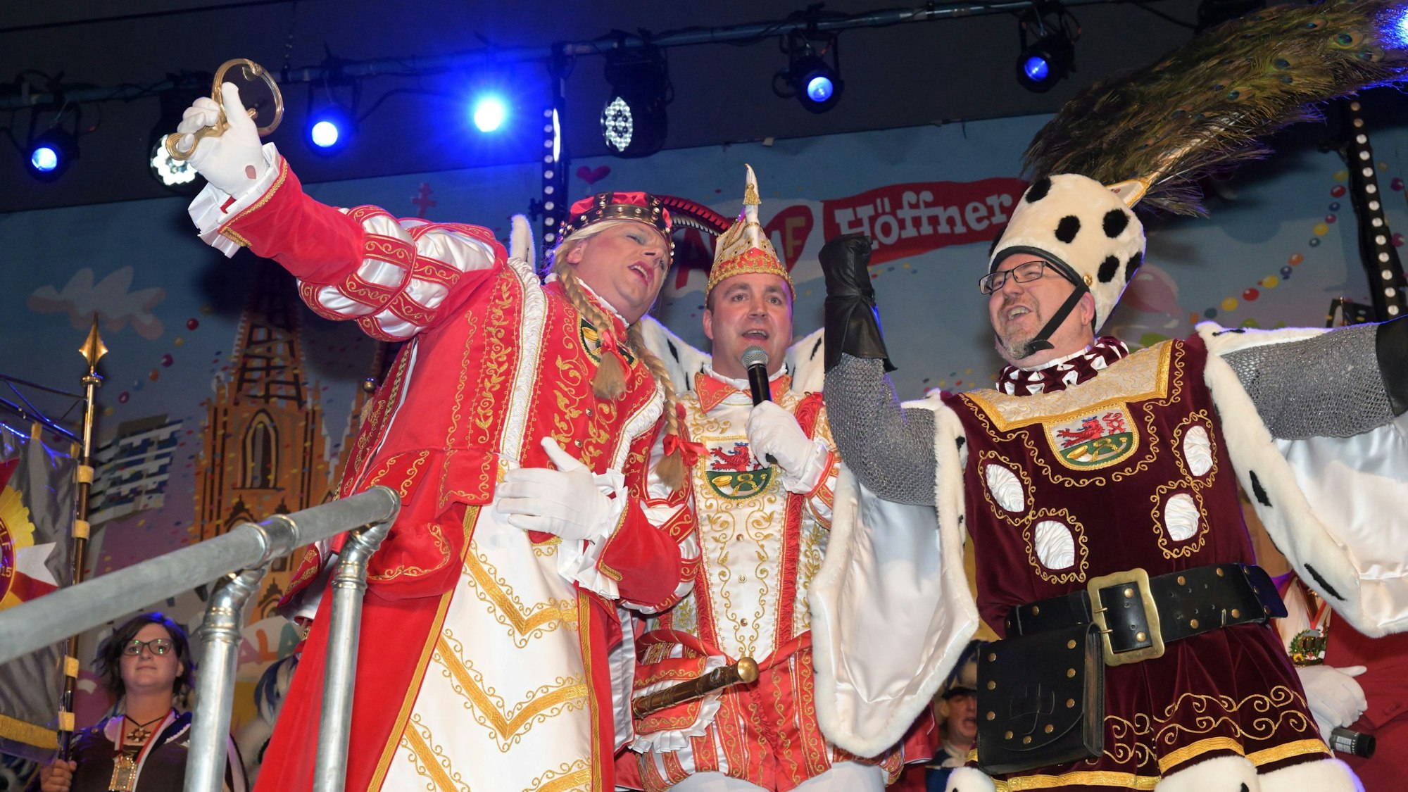 Für sie wird ein Traum wahr: Prinz Christian I. , Bauer Andreas (r.) und Jungfrau Viola (l.) erobern die Bühne.