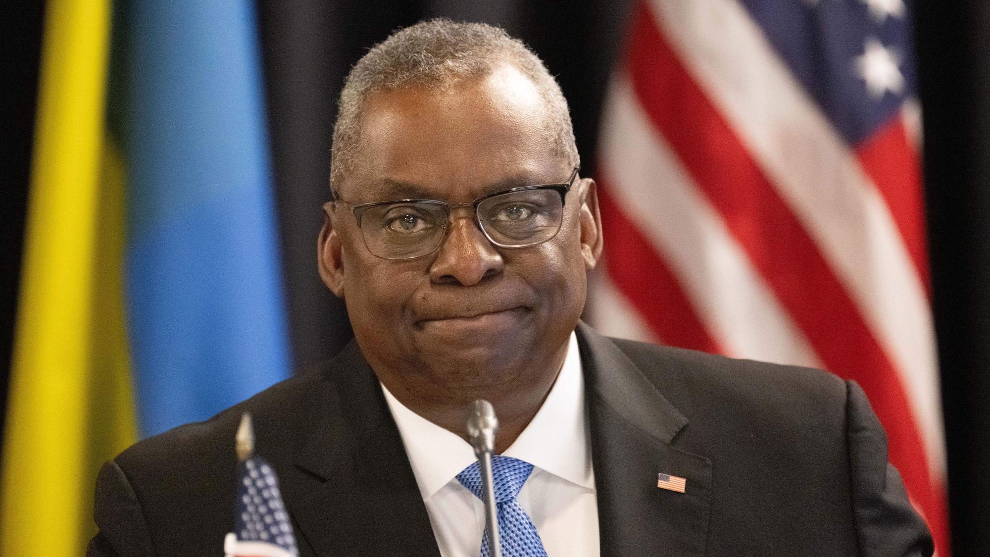 ARCHIV - 19.09.2023, Rheinland-Pfalz, Ramstein-Miesenbach: US-Verteidigungsminister Lloyd Austin nimmt an der 15. Sitzung der Verteidigungskontaktgruppe für die Ukraine auf der US-Air Base in Ramstein teil.