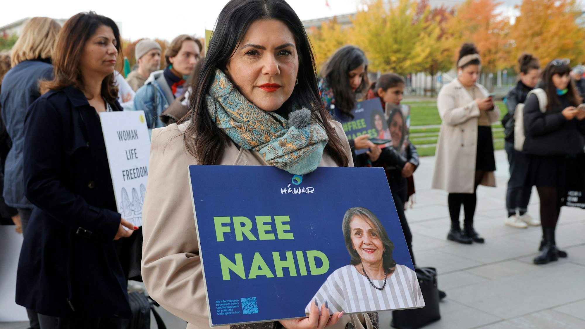Mariam Claren, Tochter von Nahid Taghavi bei einer Demonstration in Berlin (Archiovbild)