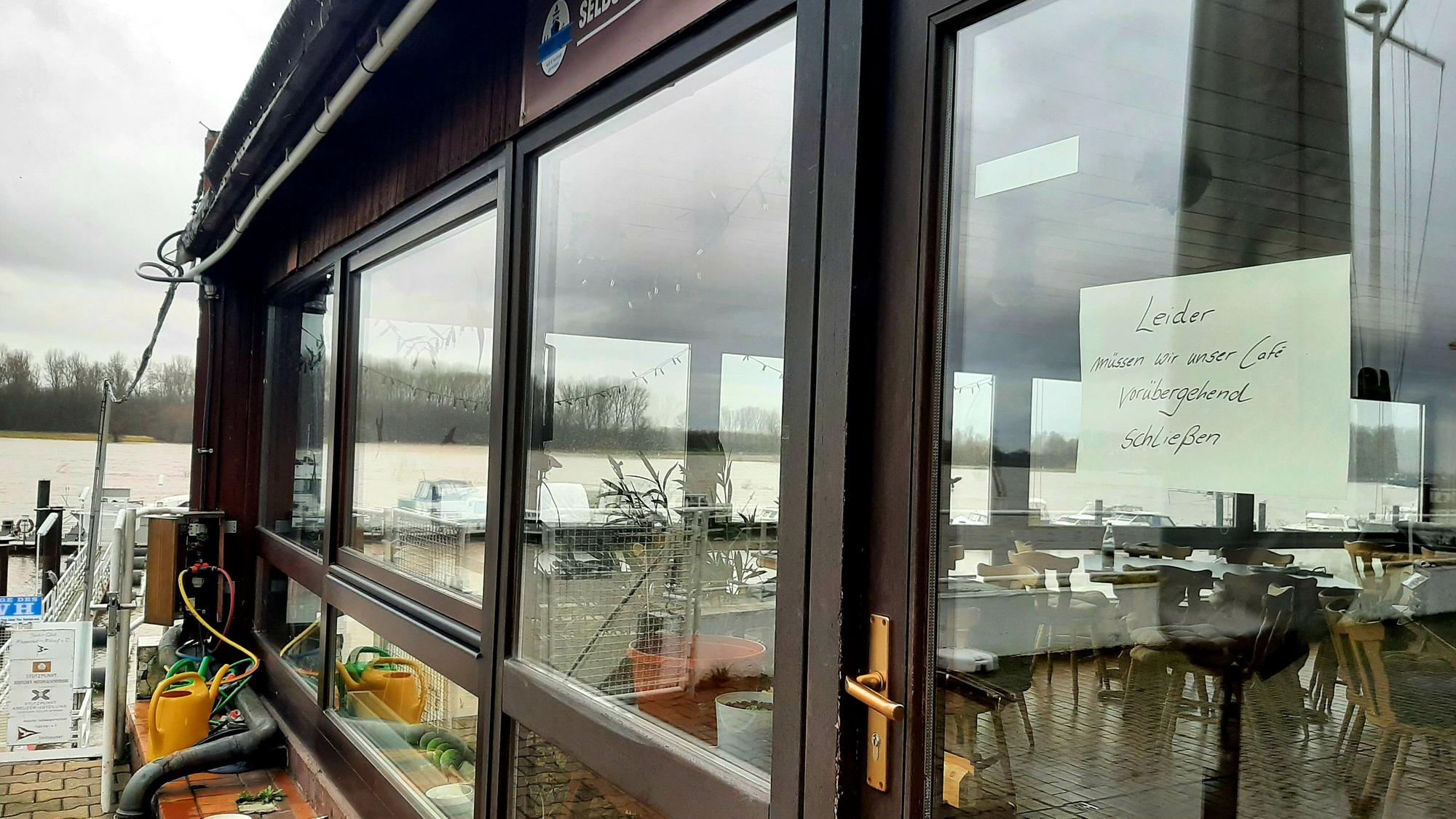 Hafencafé Leverkusen-Hitdorf.