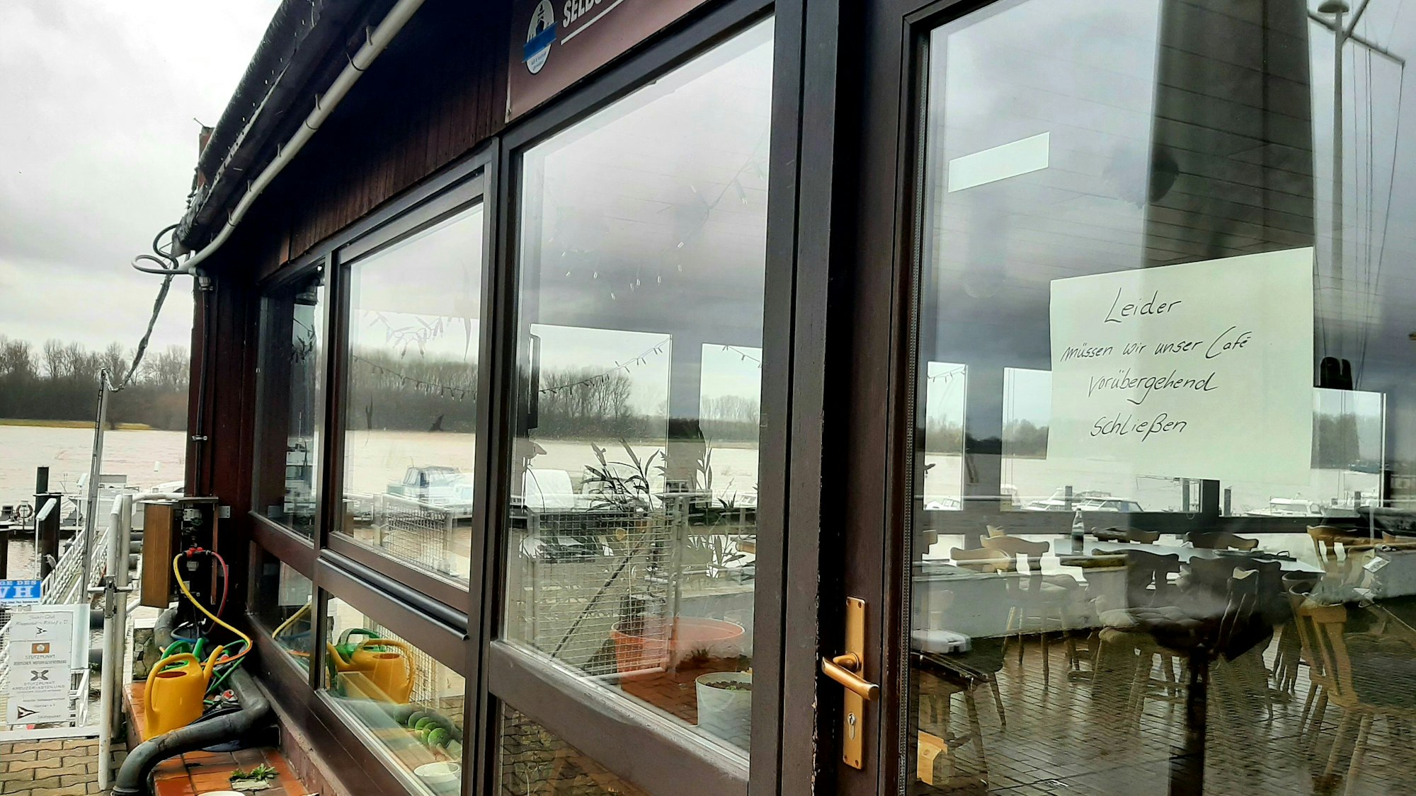 Hafencafé Leverkusen-Hitdorf.