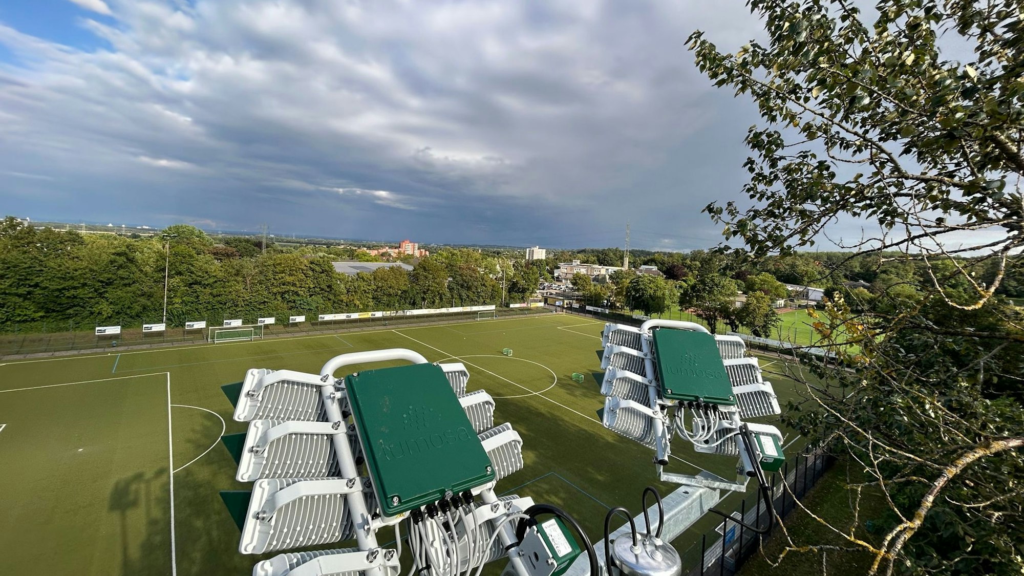 Auf dem Bild ist ein Luftbild der Sportanlage Herbertskaul zu sehen.