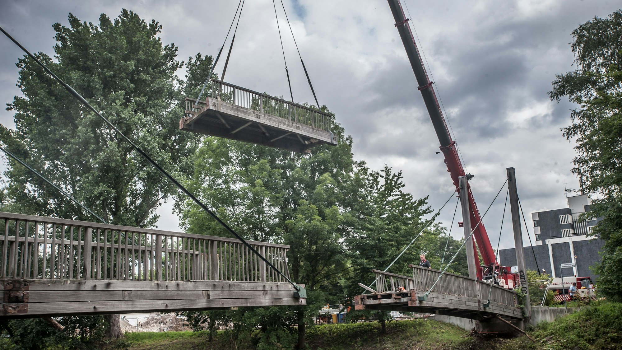 Im Sommer 2021 wurde die Henley-Brücke in Leichlingen abgebrochen. (Archivfoto)