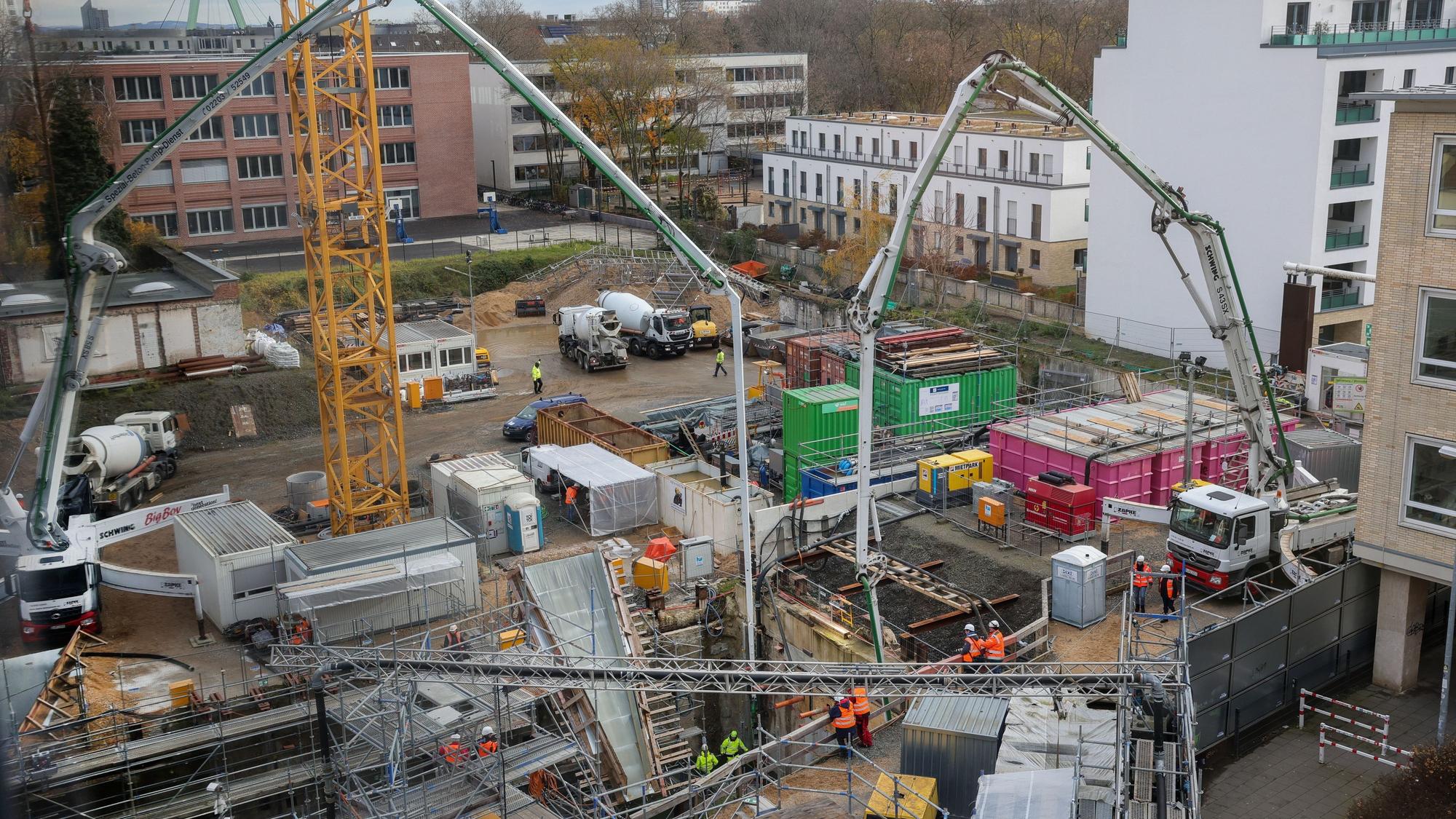 28.11.2023, Köln: Großbetonage auf der Baustelle am Waidmakt.
Foto: Michael Bause